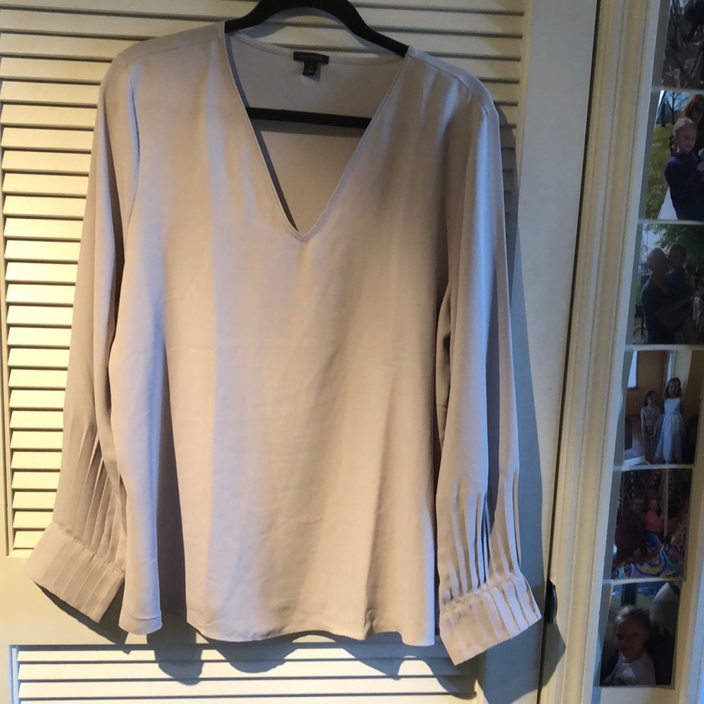 Ann Taylor V Neck Blouse